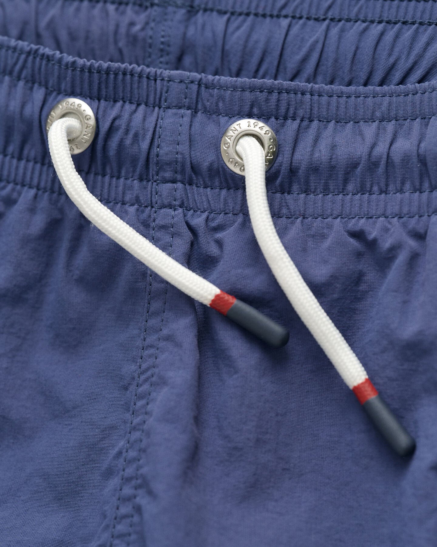 Ba&ntilde;ador corto