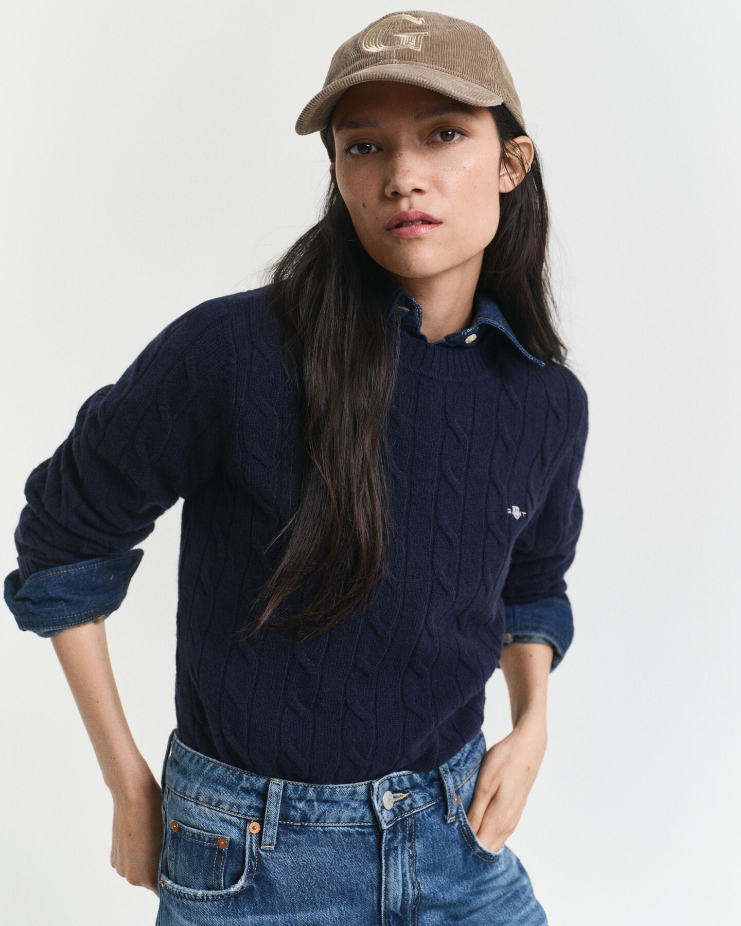 Jersey de cuello redondo y punto de ochos en lana de oveja