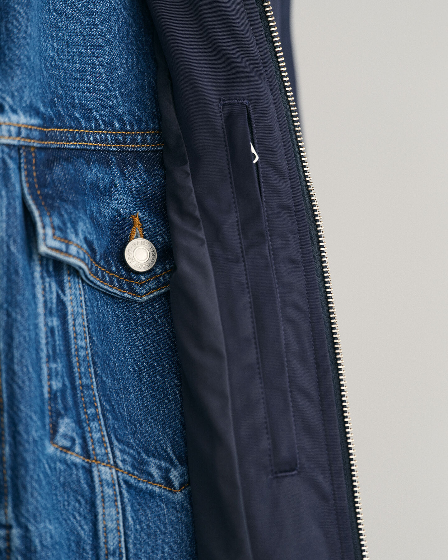 Chaqueta bomber ligera