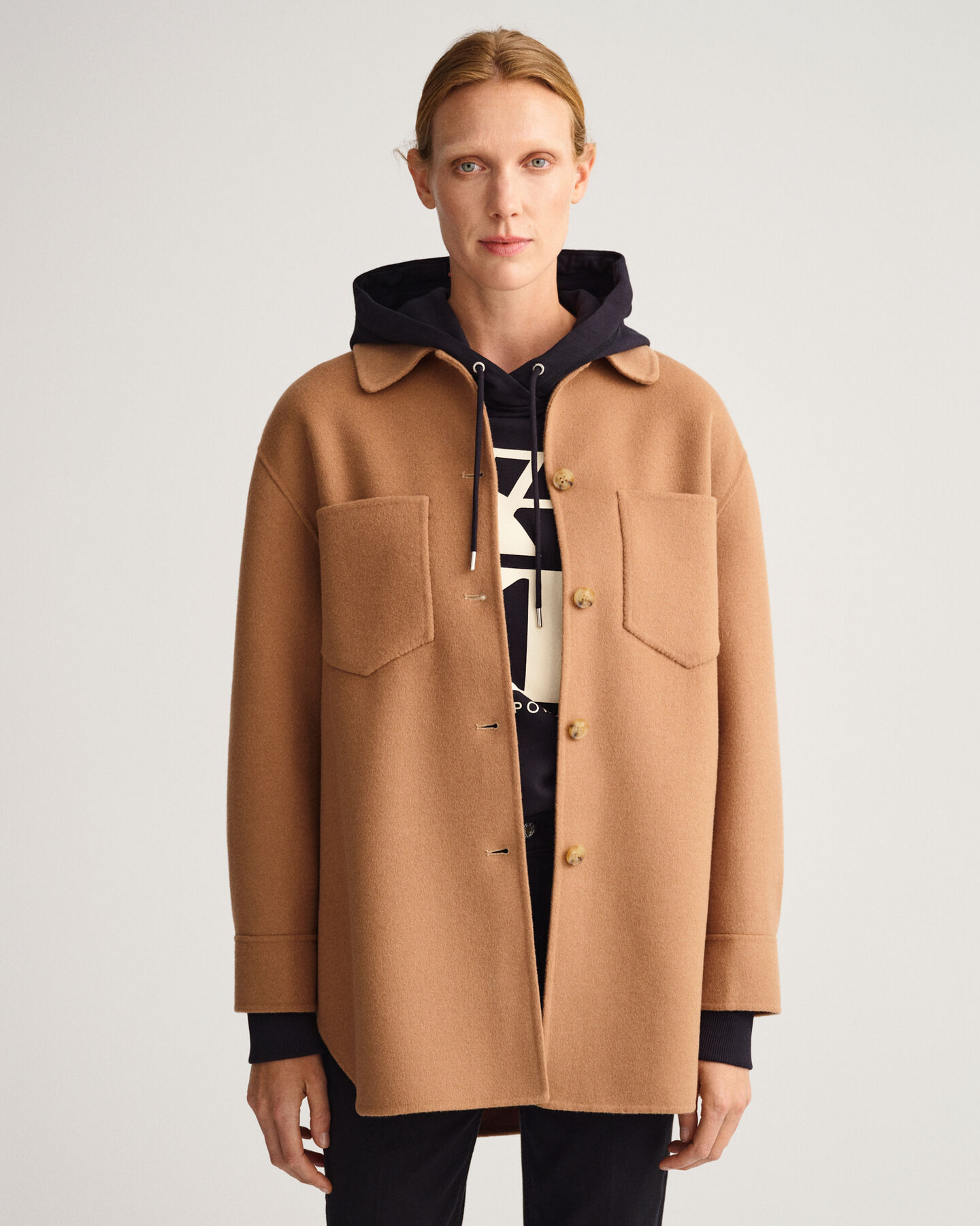 Sobrecamisa cosida a mano