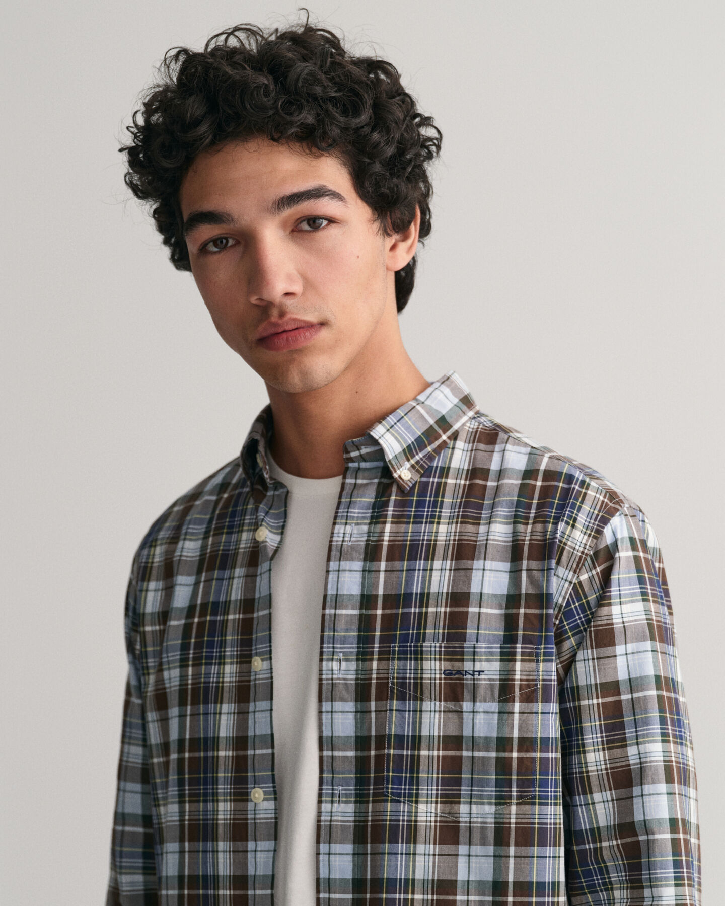 Camisa Regular Fit de popelina a cuadros de tama&ntilde;o medio