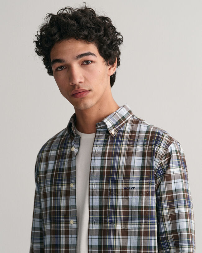 Camisa Regular Fit de popelina a cuadros de tama&ntilde;o medio