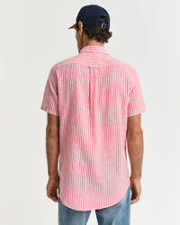 Camisa Regular Fit de manga corta a rayas en algod&oacute;n y lino