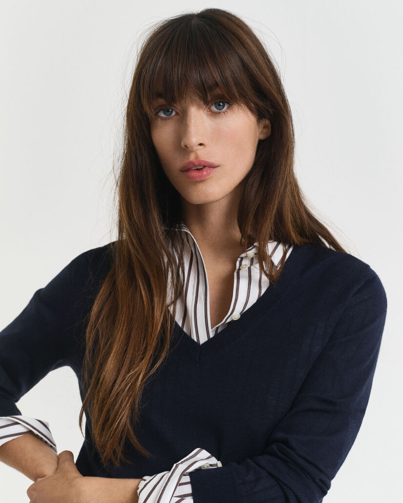 Jersey de lana merino extrafina con cuello de pico