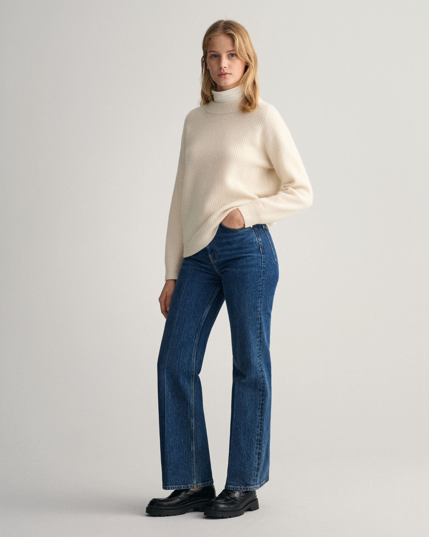 Jersey acanalado con cuello redondo en lana