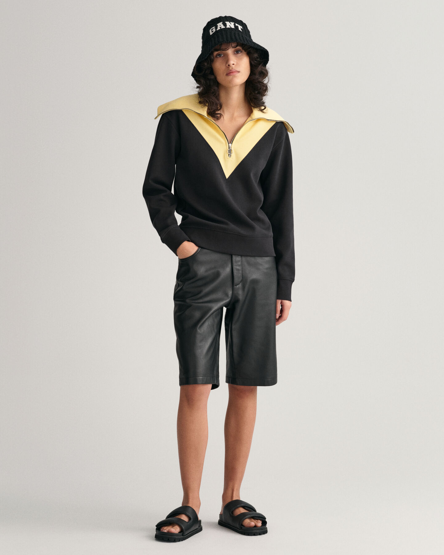 Sudadera con media cremallera y bloques de color