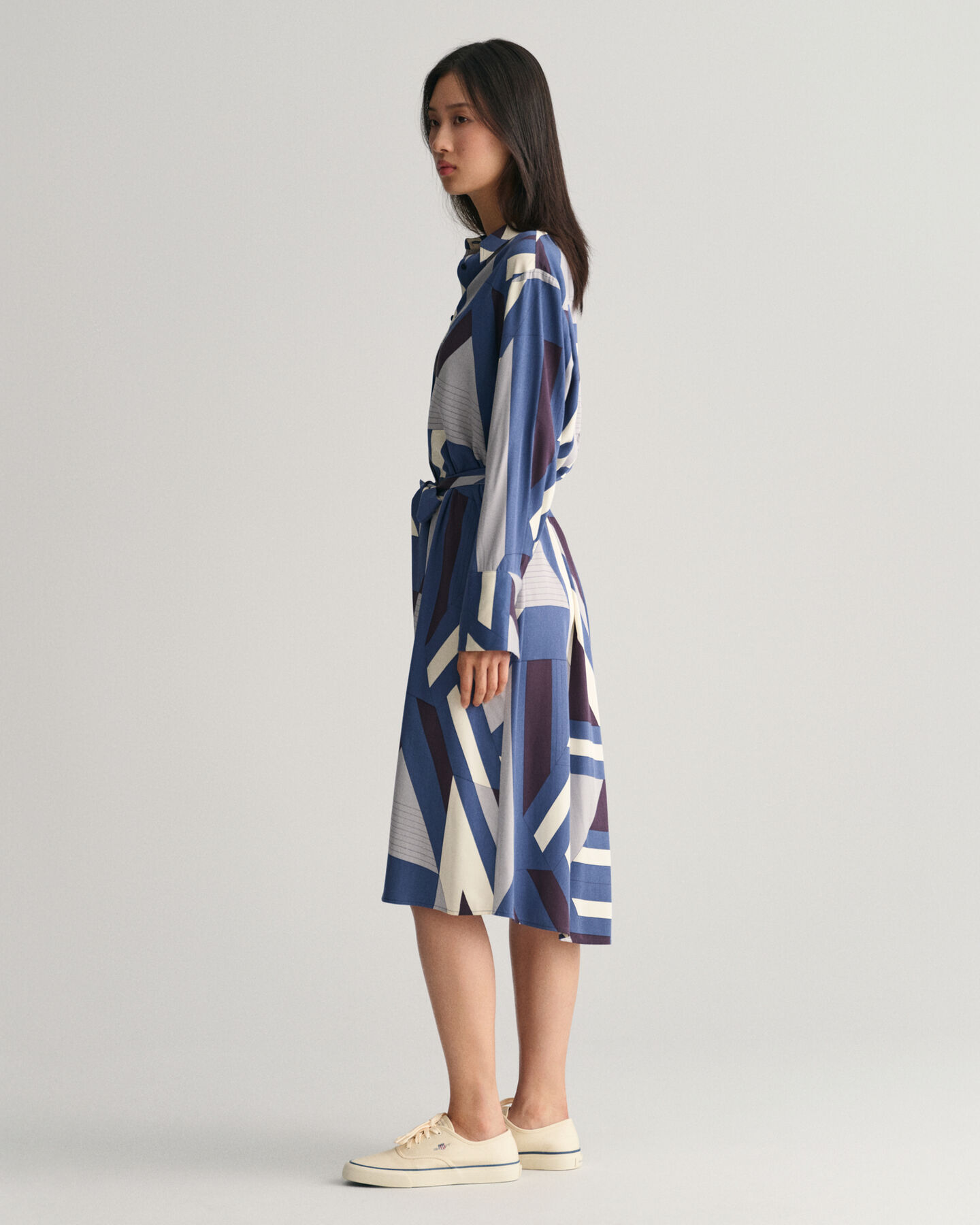 Vestido camisero con letras estampadas