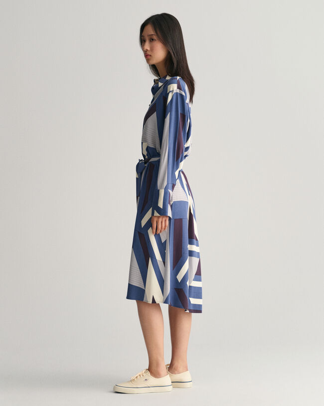 Vestido camisero con letras estampadas