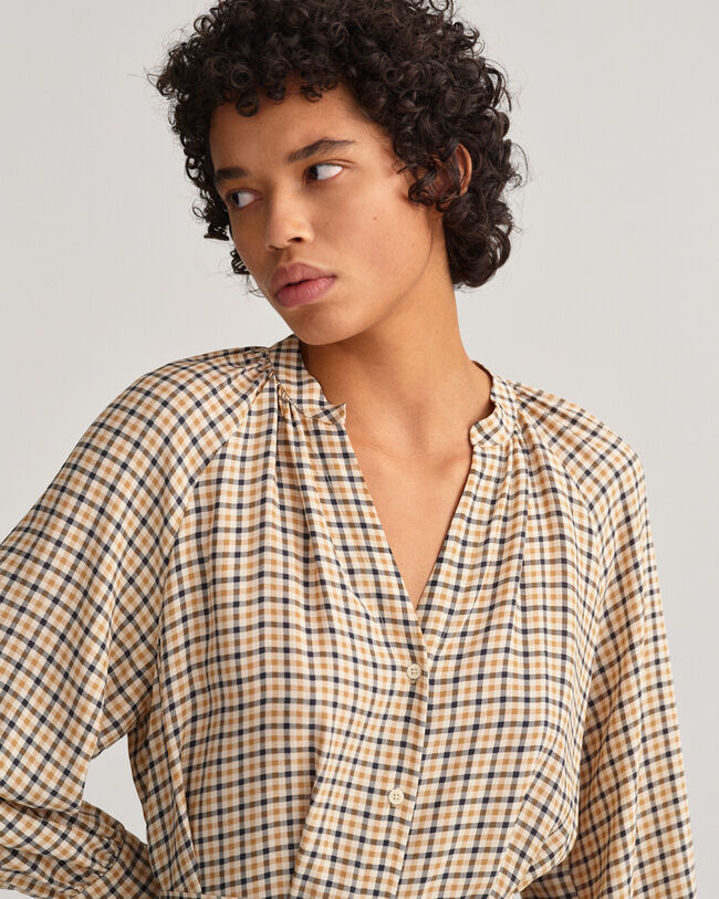 Vestido camisero a cuadros con cuello recto