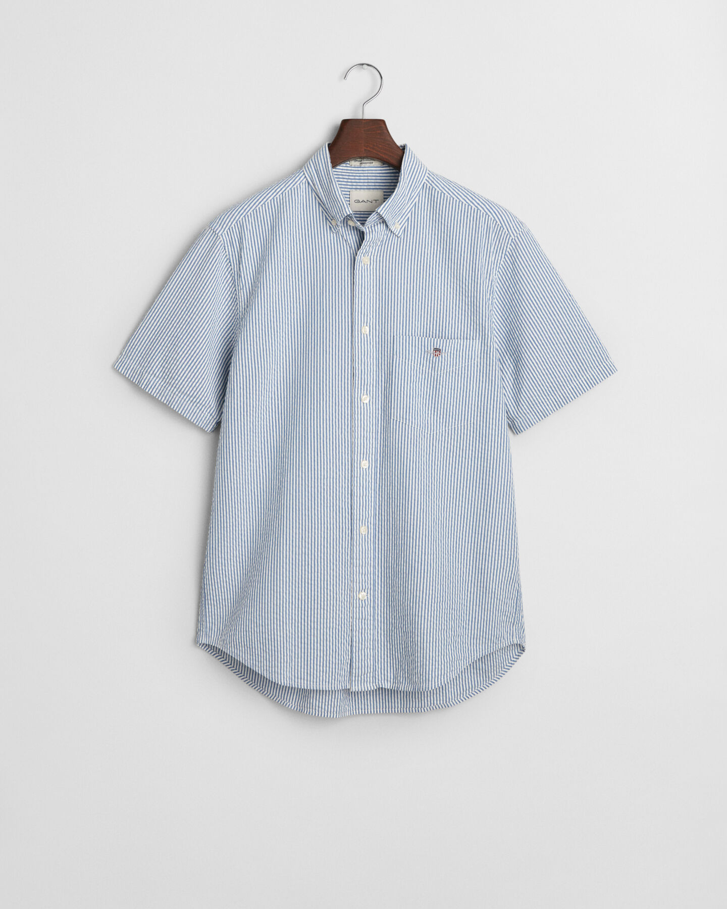 Camisa Regular Fit de manga corta en sirsaca a rayas