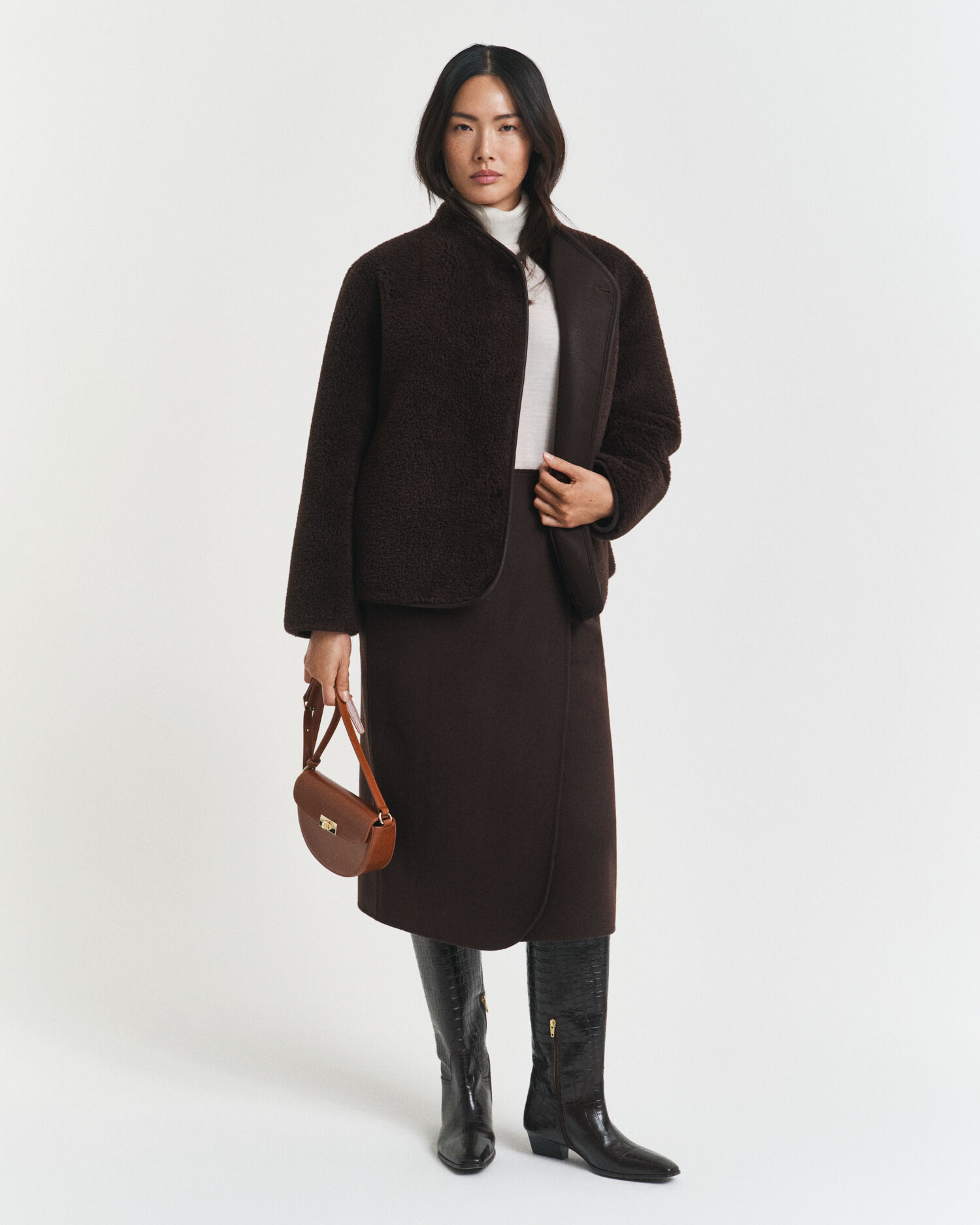 Falda midi cruzada cosida a mano