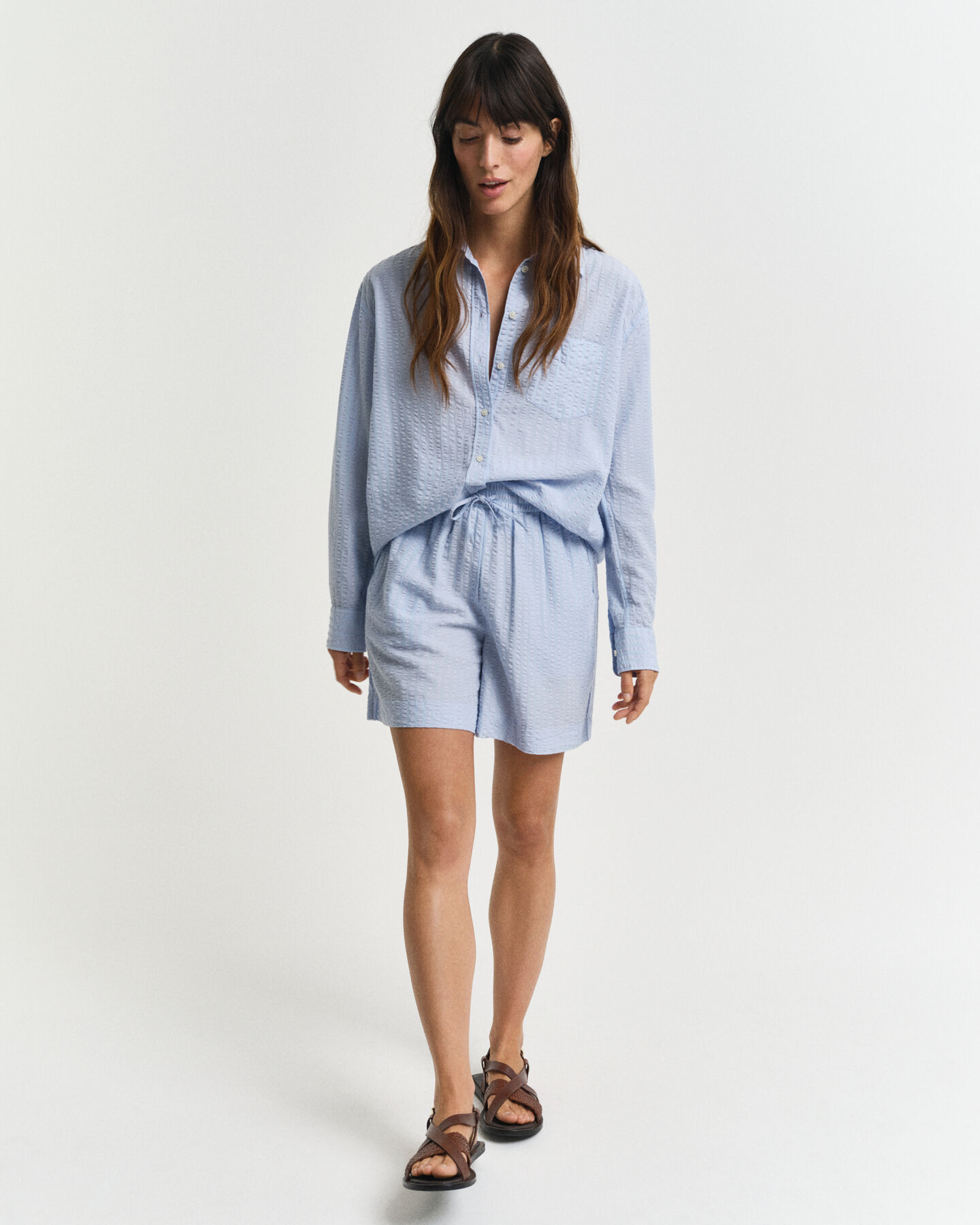 Pantalones cortos de sirsaca a rayas del mismo tono