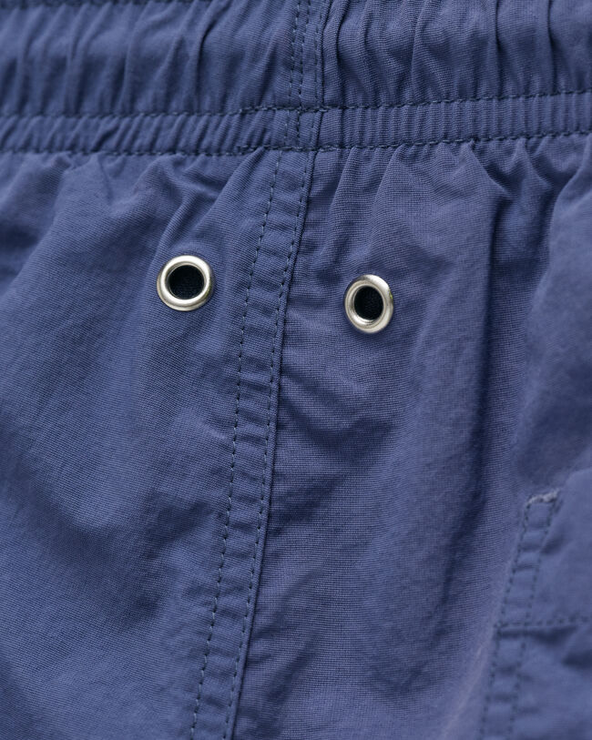 Ba&ntilde;ador corto