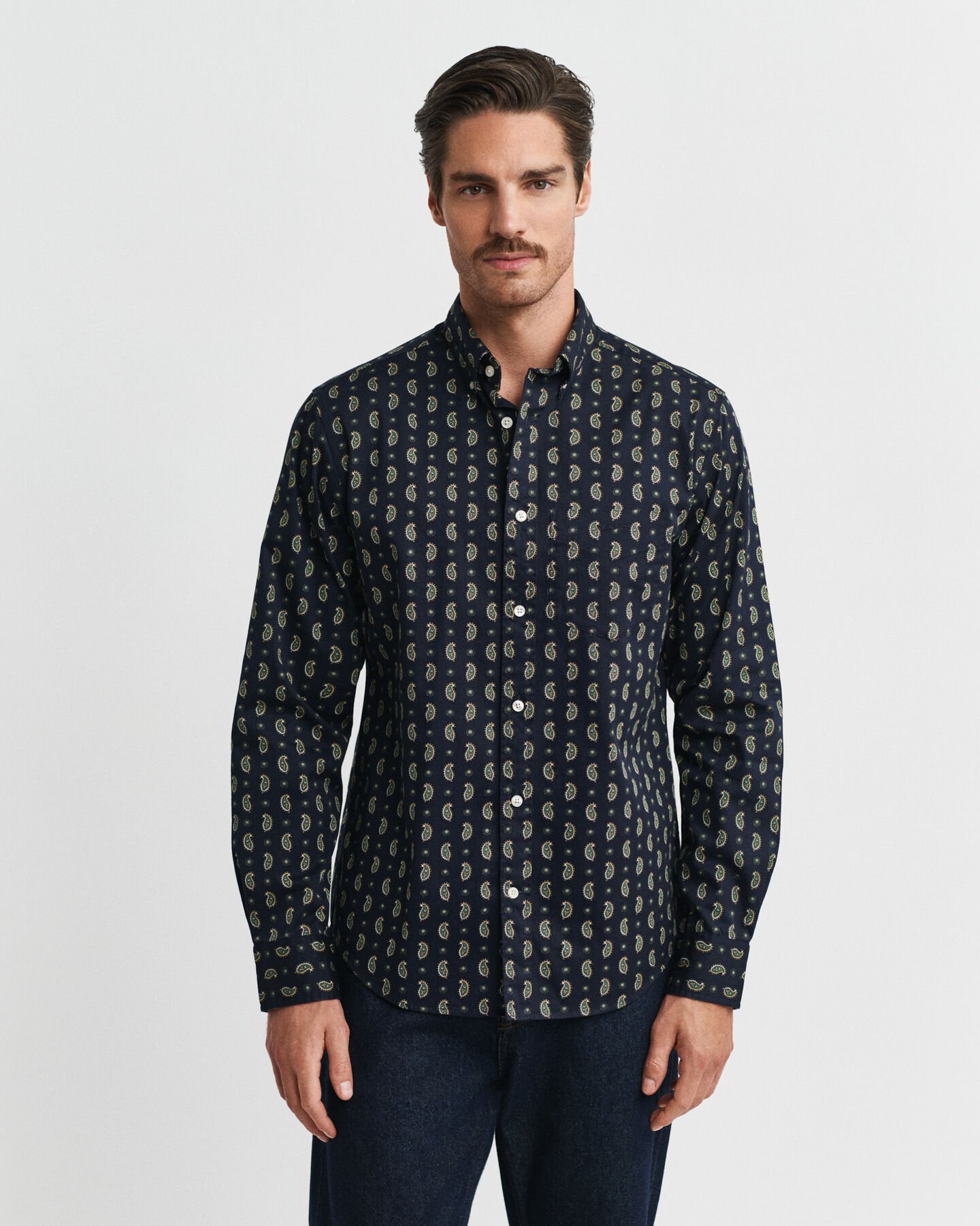 Camisa Regular Fit de sarga con estampado de cachemir