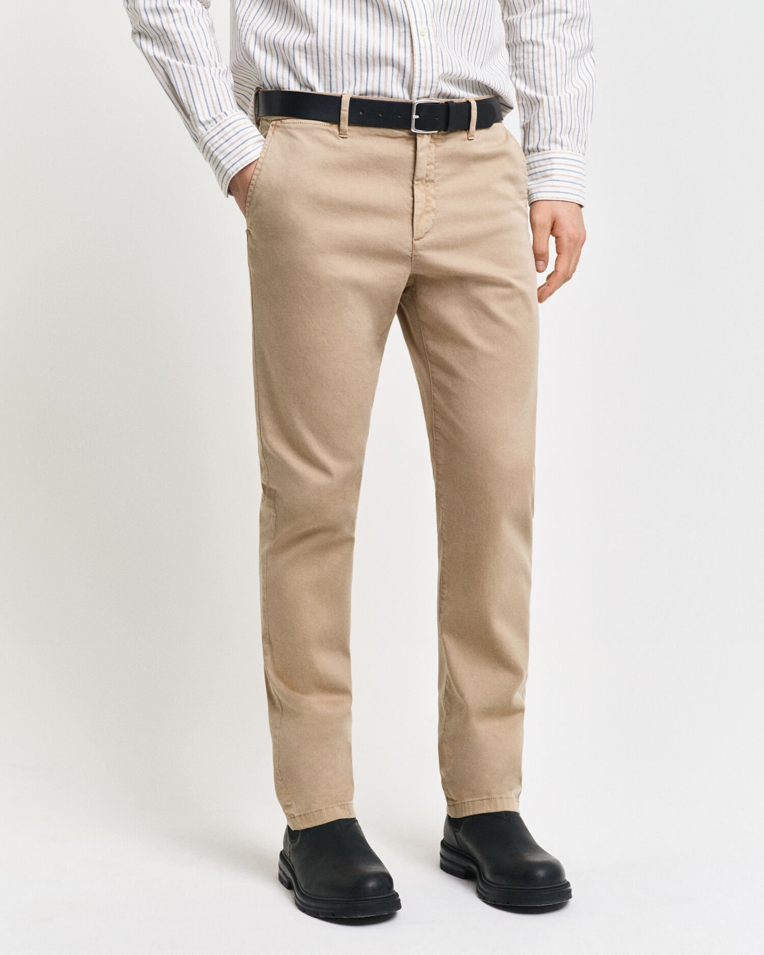 Pantalones chinos estructurados Slim Fit con textura labrada