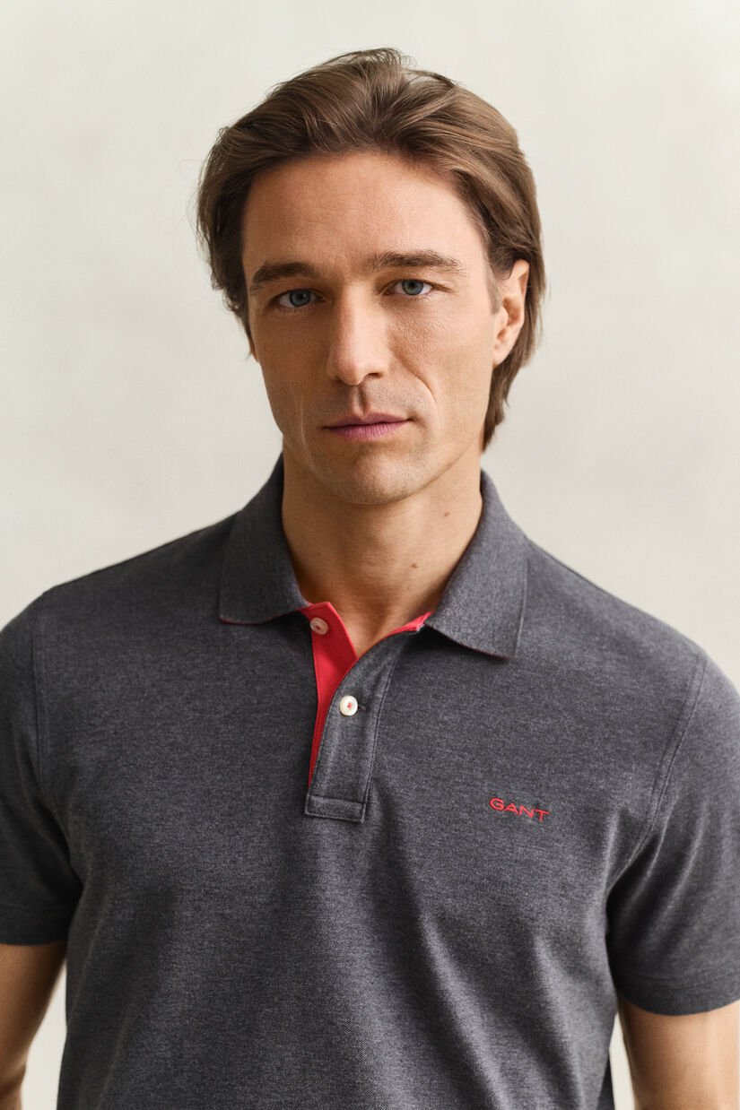 Polo de piqu&eacute; en contraste