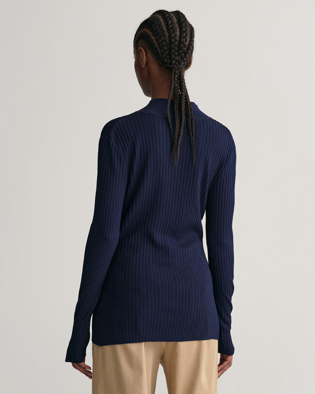 Blusa de manga larga, cuello de pico y canal&eacute;