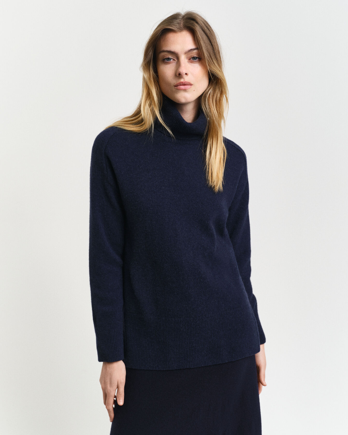 Jersey de cuello de cisne con detalle de espiga