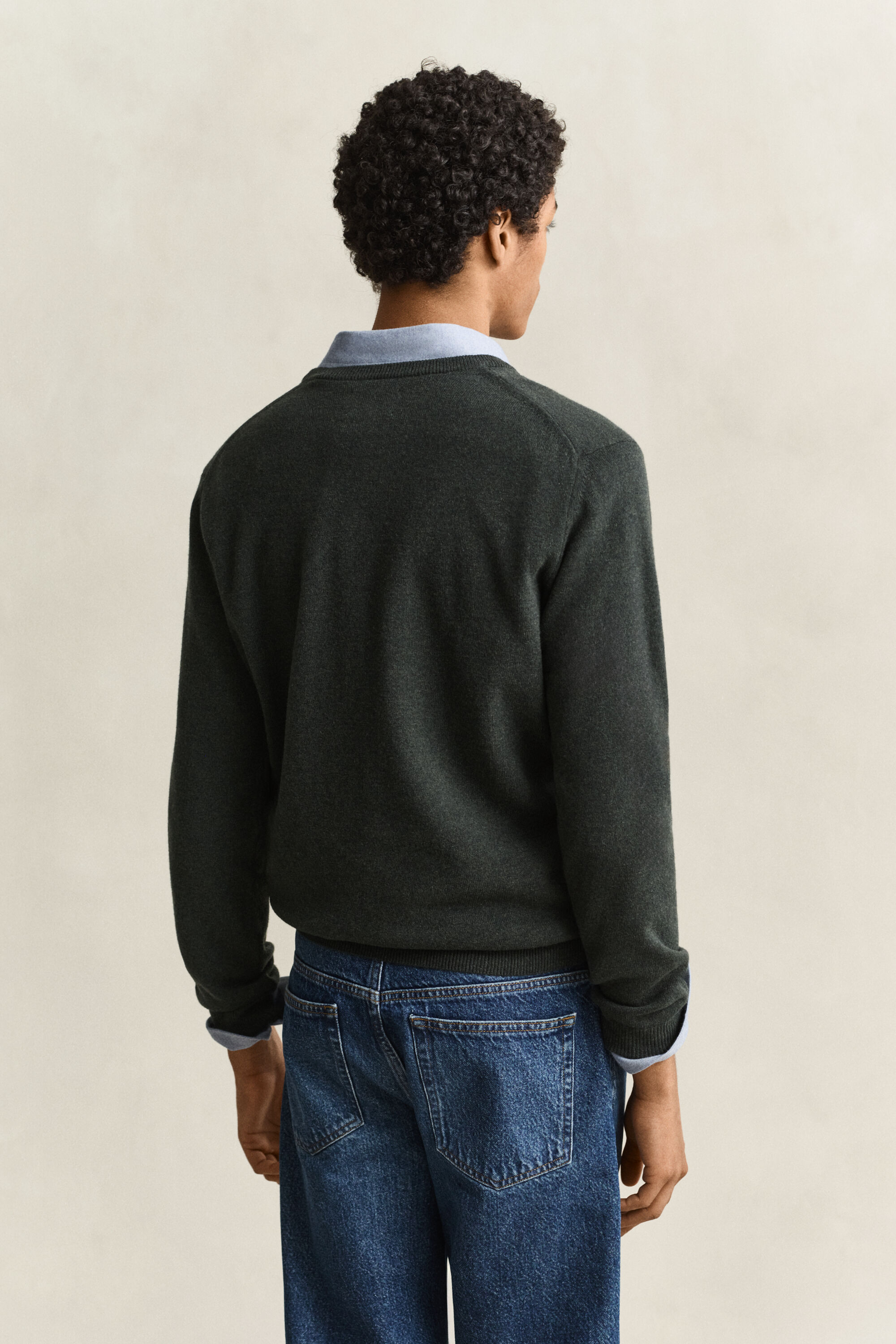 Jersey de cuello de pico en lana de oveja