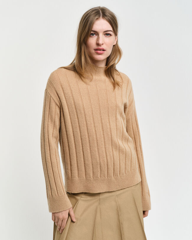 Jersey de lana con cuello recto y canal&eacute; ancho