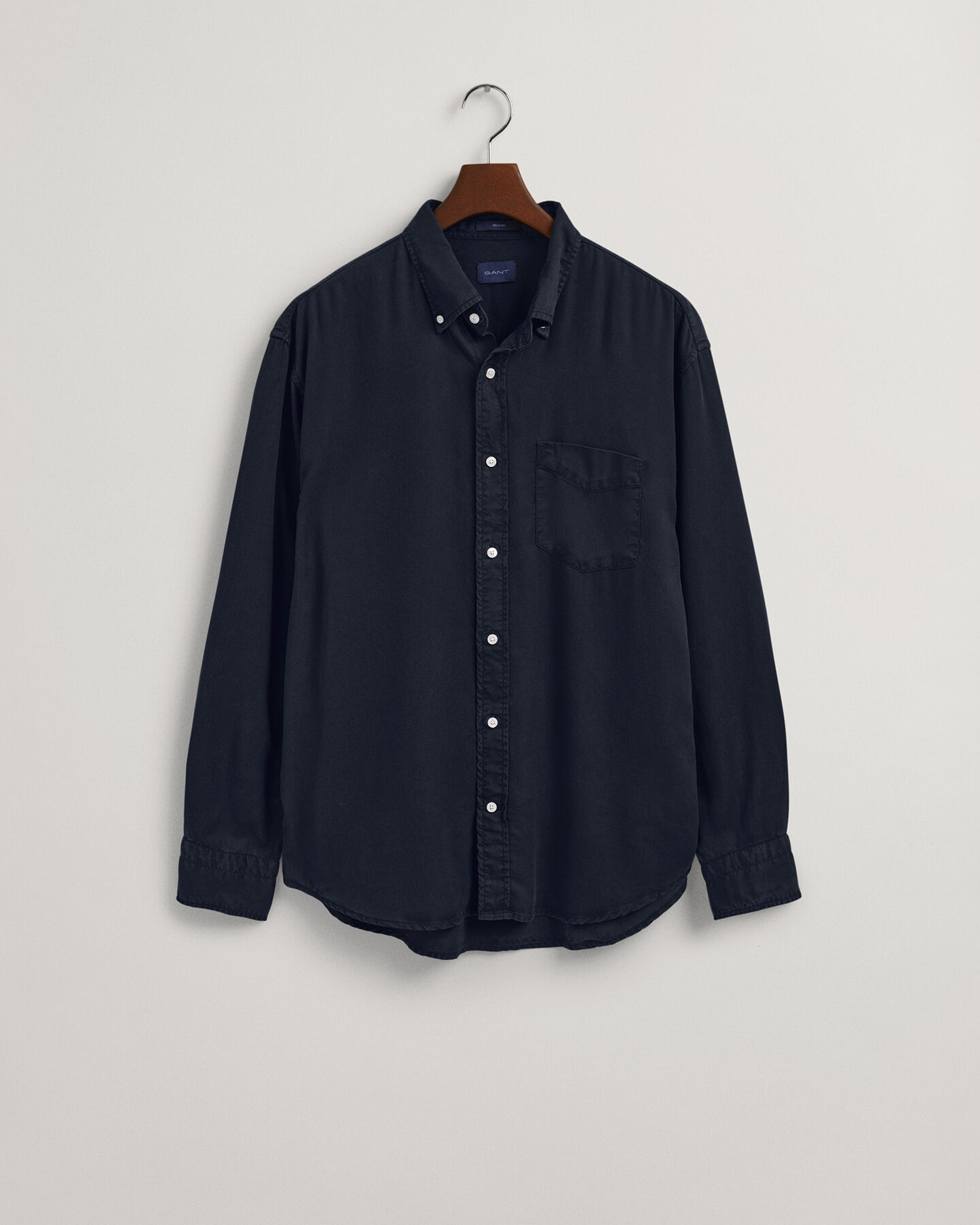 Camisa Relaxed Fit de lyocell te&ntilde;ida en prenda