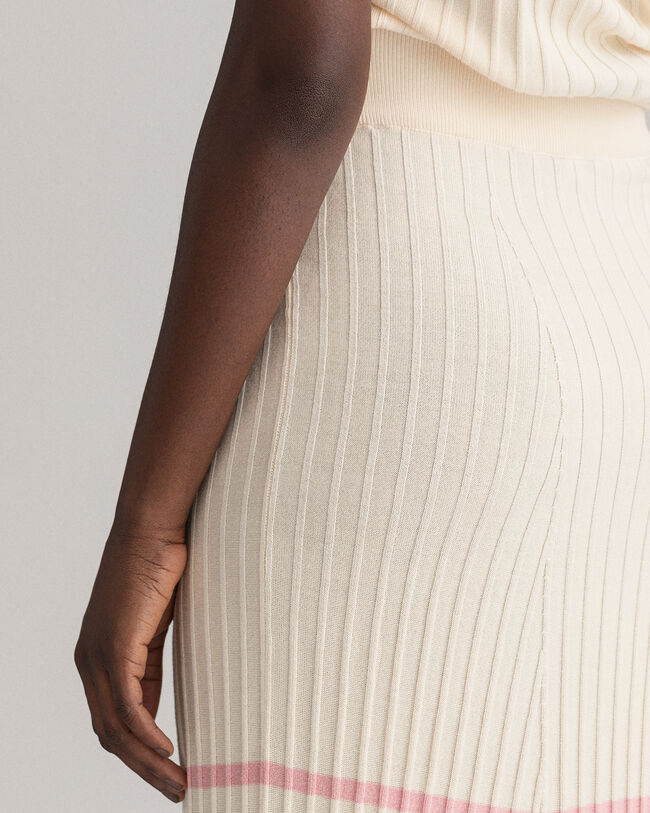 Falda de punto acanalado a rayas