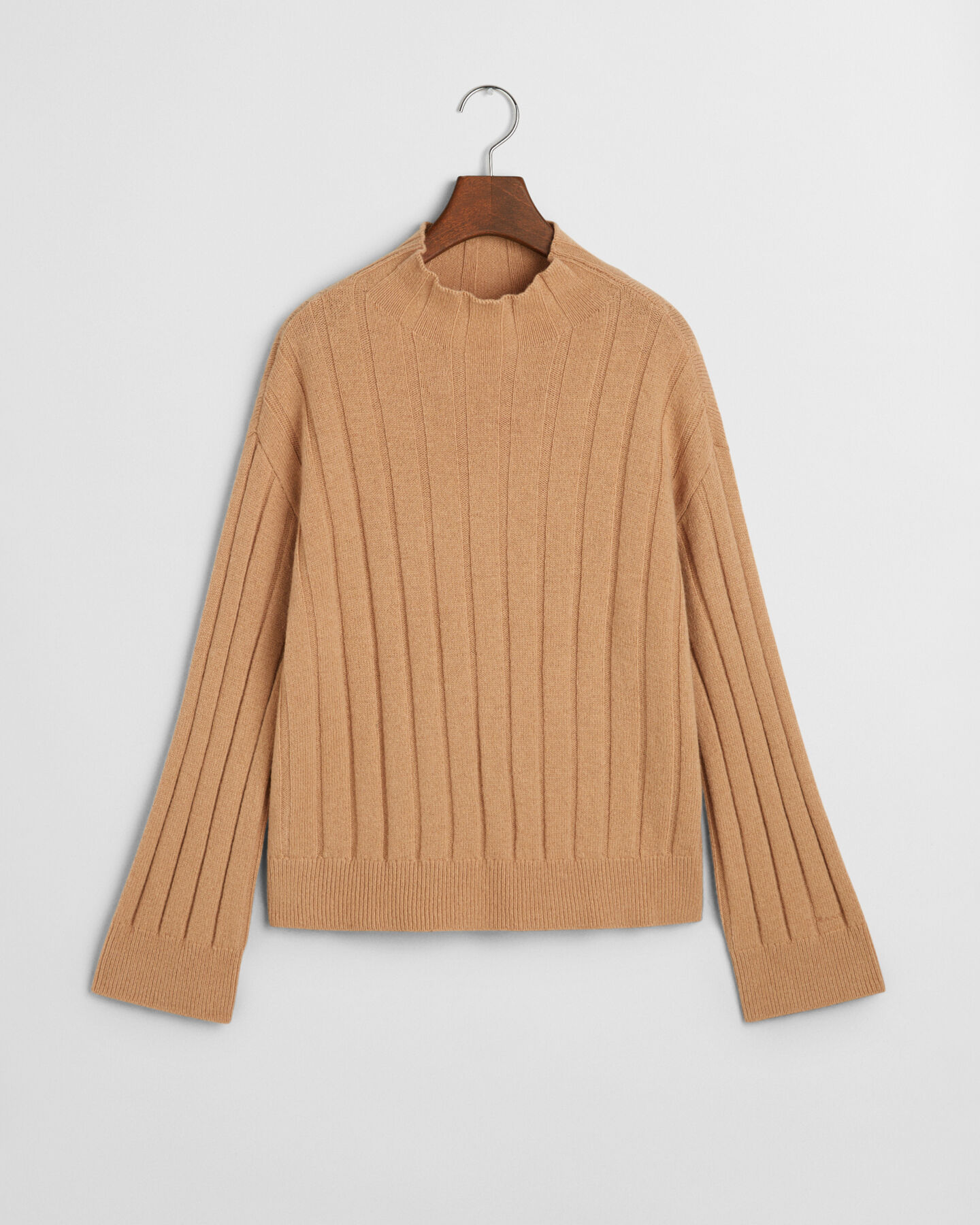 Jersey de lana con cuello recto y canal&eacute; ancho