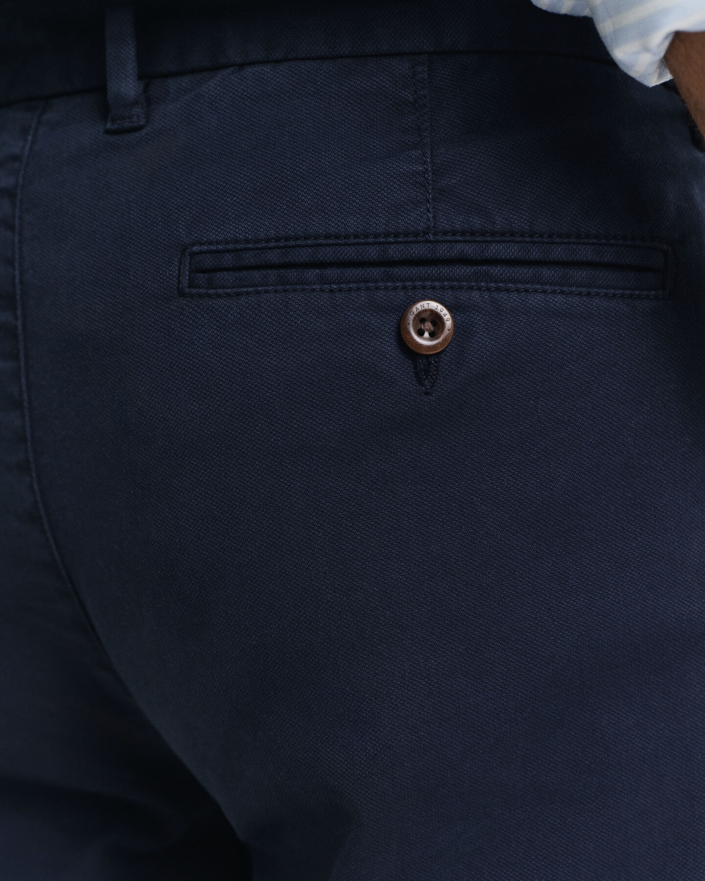 Pantalones chinos estructurados Slim Fit con textura labrada