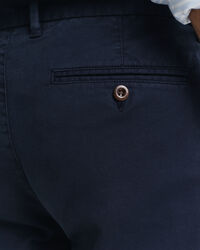 Pantalones chinos estructurados Slim Fit con textura labrada