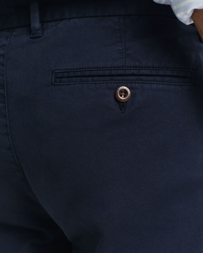 Pantalones chinos estructurados Slim Fit con textura labrada