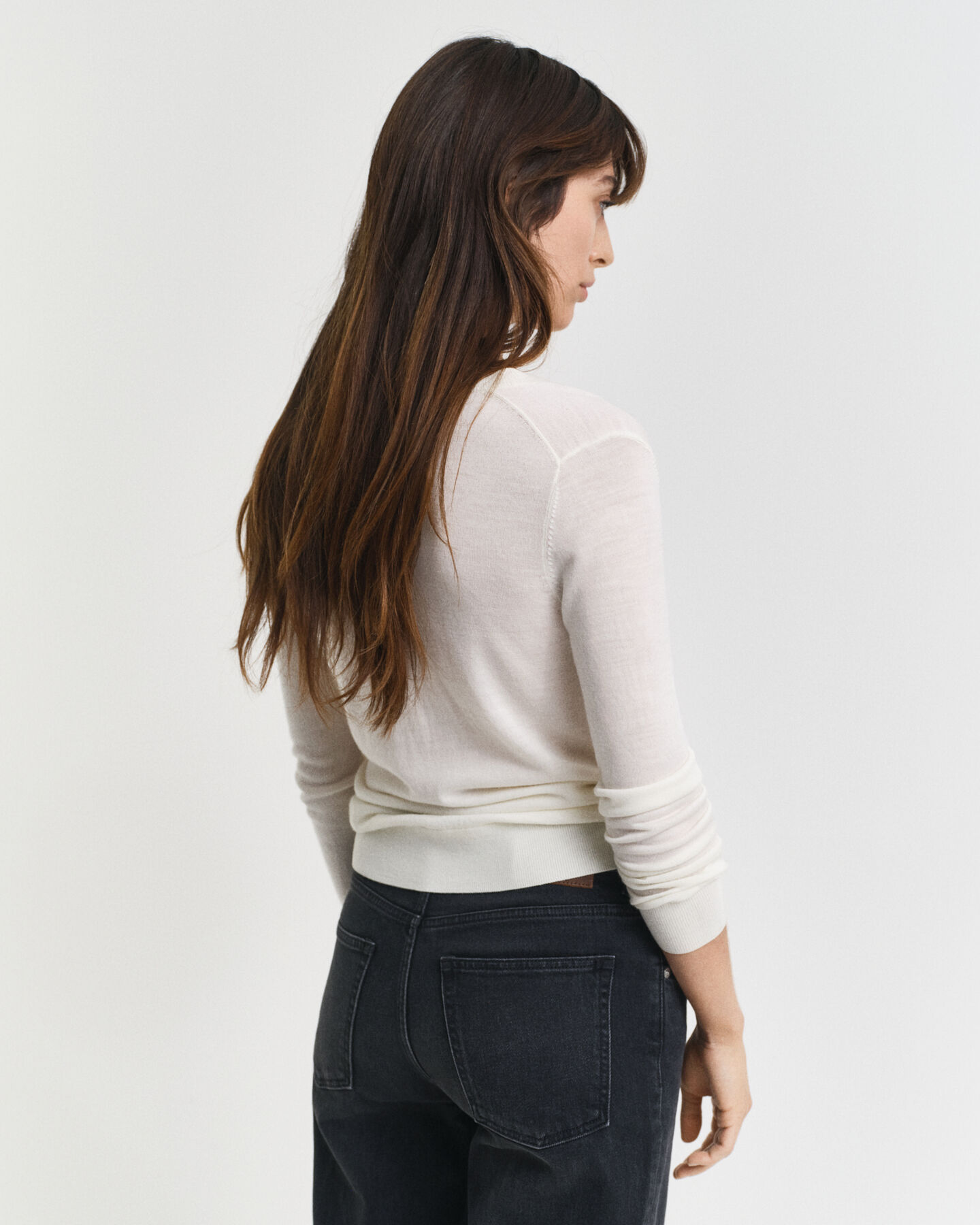 Jersey de lana merino extrafina con cuello de pico