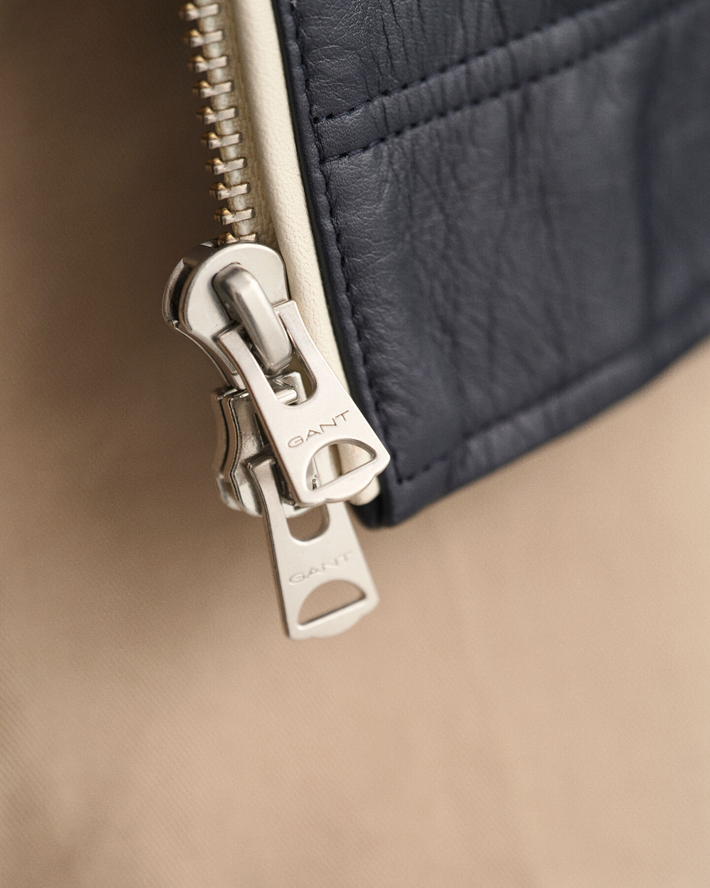 Cazadora corta de piel