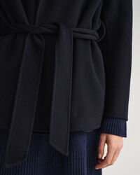 Americana cosida a mano con cinturón