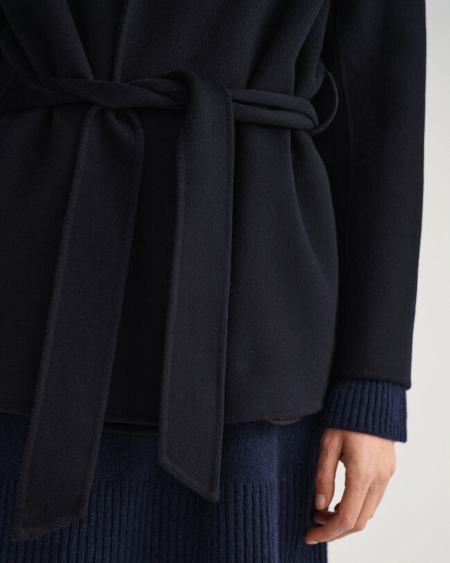 Americana cosida a mano con cinturón