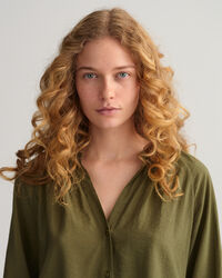 Blusa con cuello recto