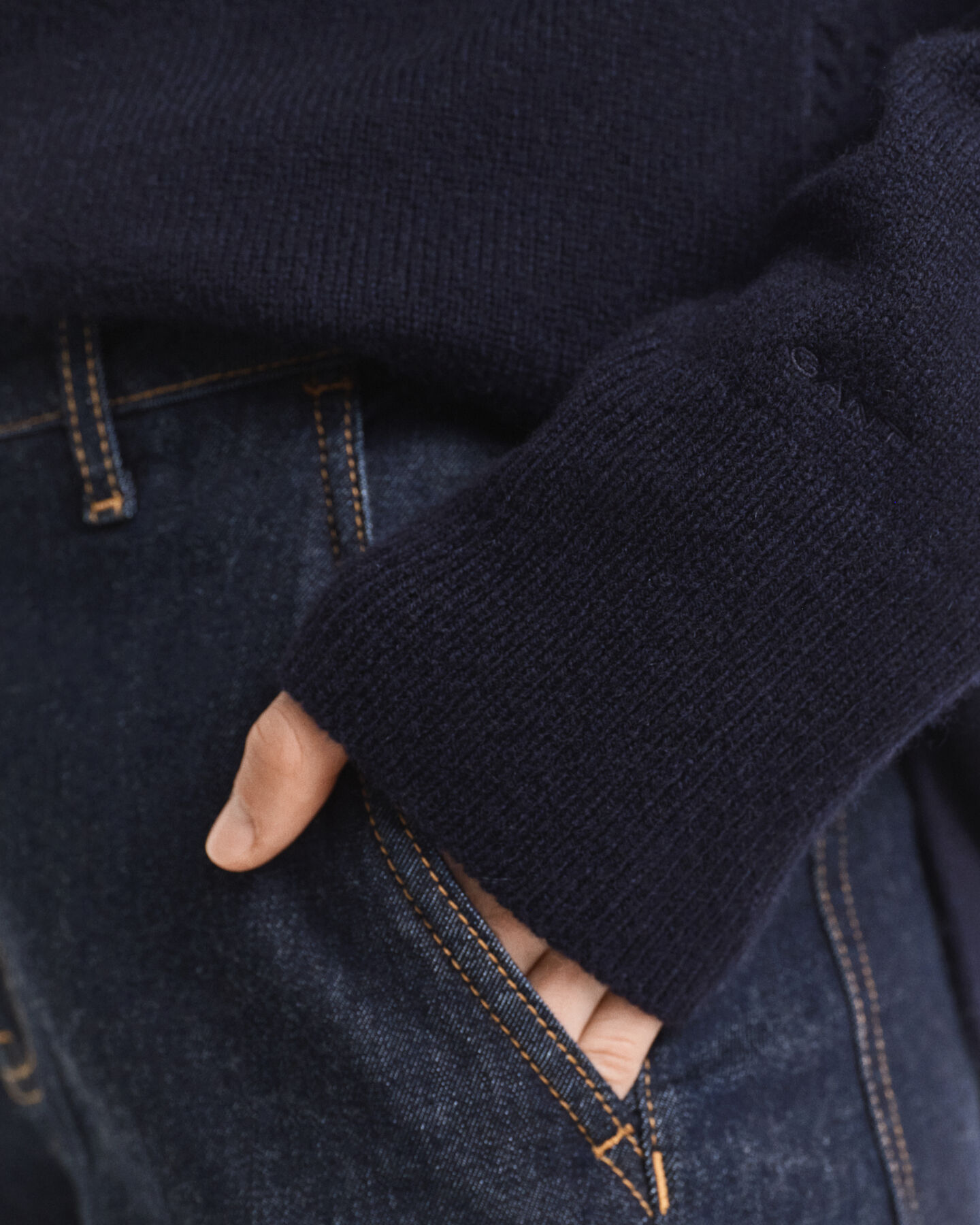 Jersey de cuello de cisne en suave mezcla de lana y cachemir