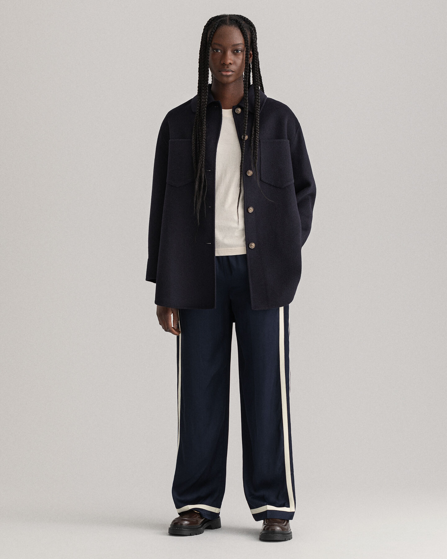 Sobrecamisa cosida a mano