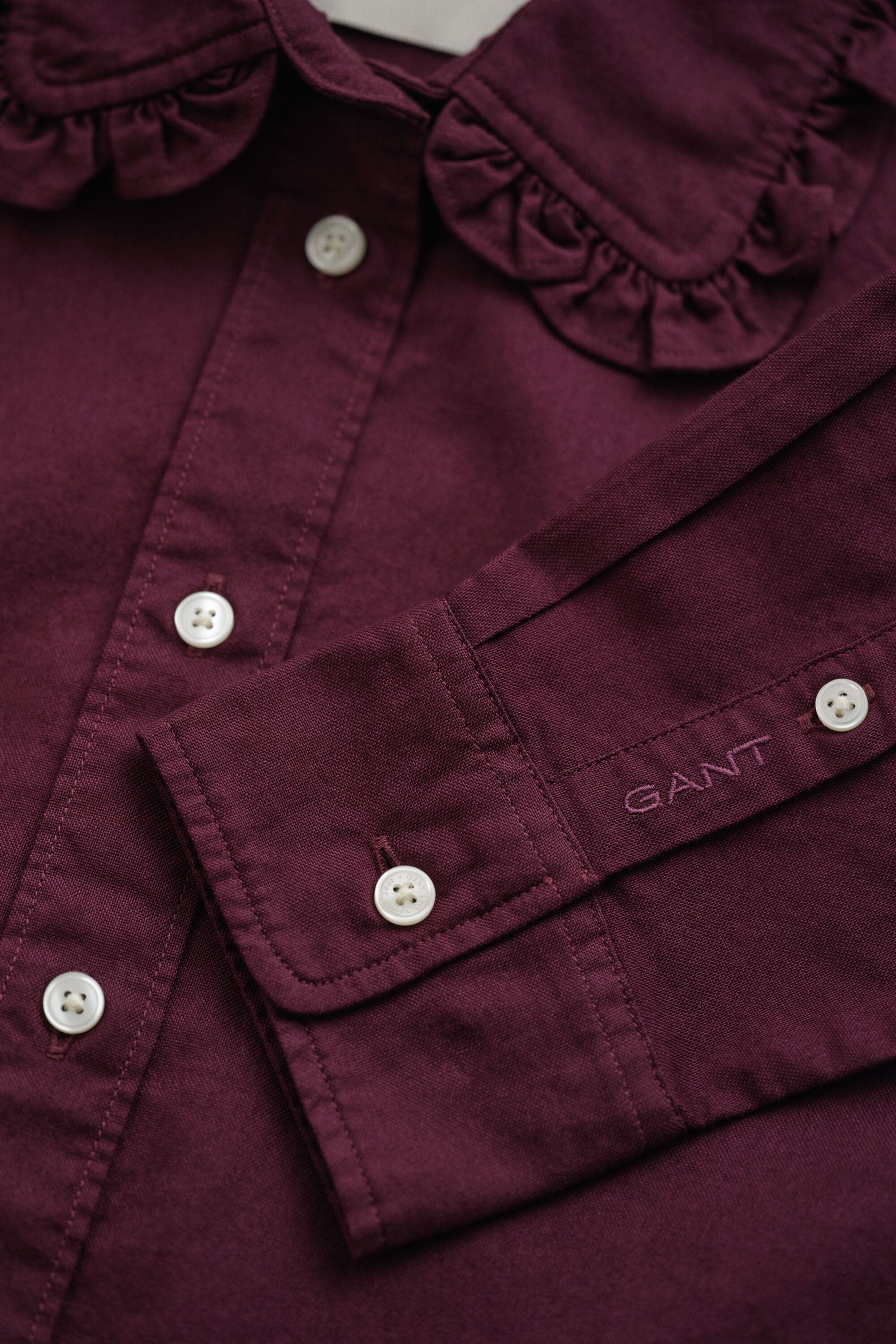 Camisa Oxford clásica con volantes