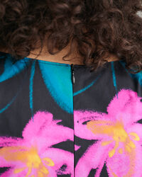 Blusa con mangas volumen y estampado de flores