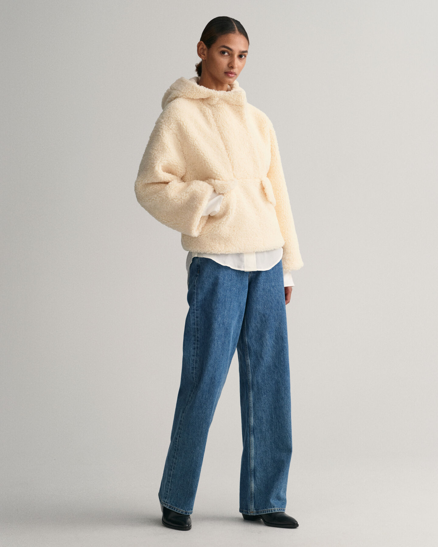 Sudadera polar con capucha y textura de borreguito