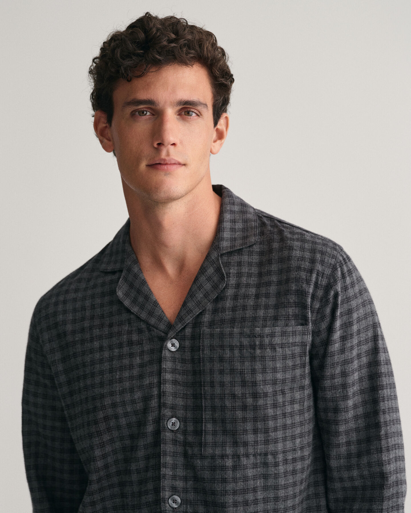 Caja de regalo con camisa y pantalones de pijama de franela