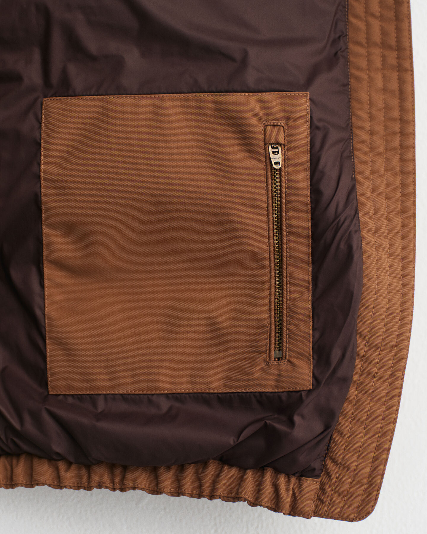 Chaqueta acolchada con cuello de pelo sintético