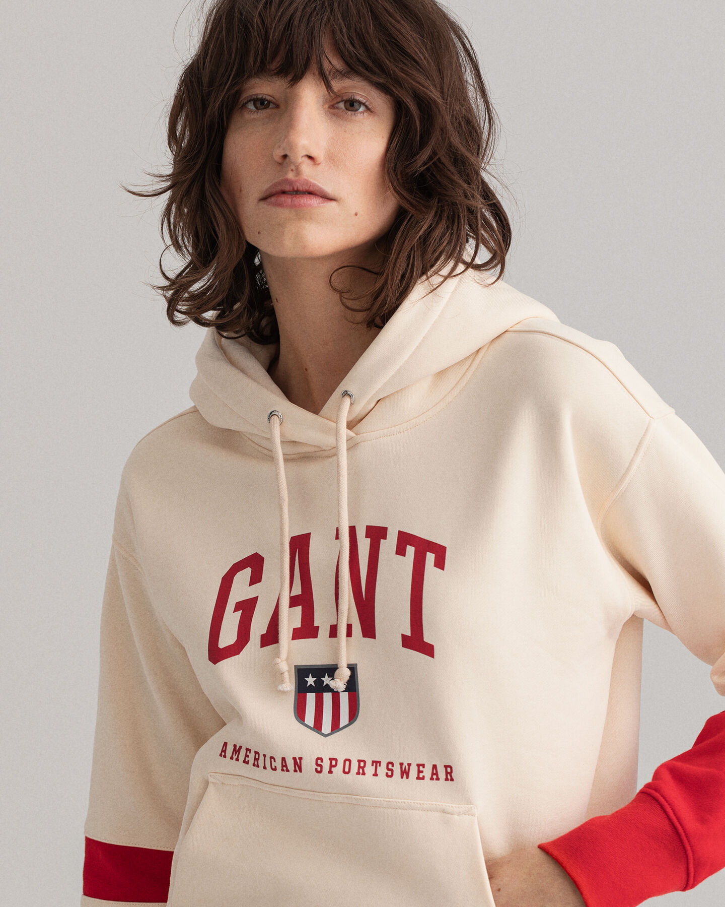 Sudadera Retro Shield con capucha