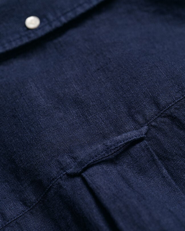 Camisa Regular Fit de manga corta y lino te&ntilde;ido en prenda