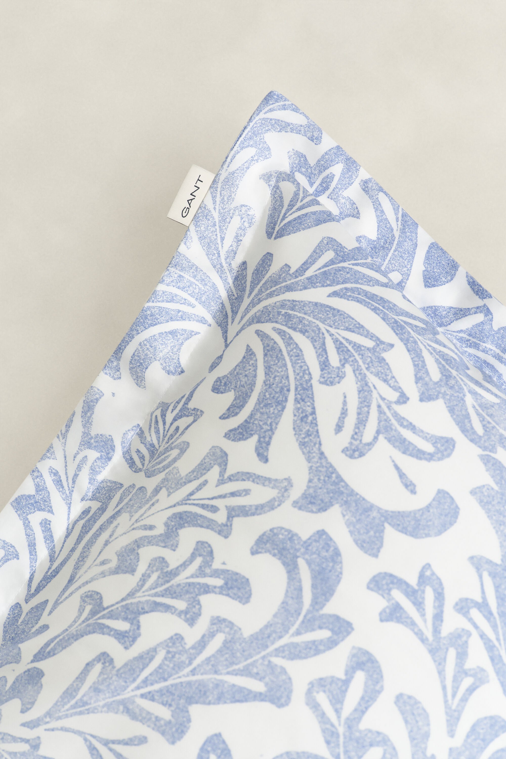 Funda de almohada con estampado de medallón de hoja