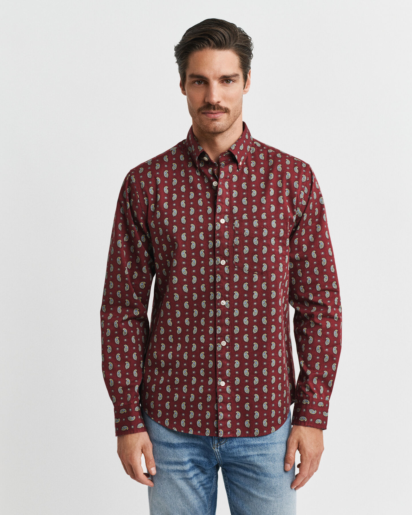 Camisa Regular Fit de sarga con estampado de cachemir