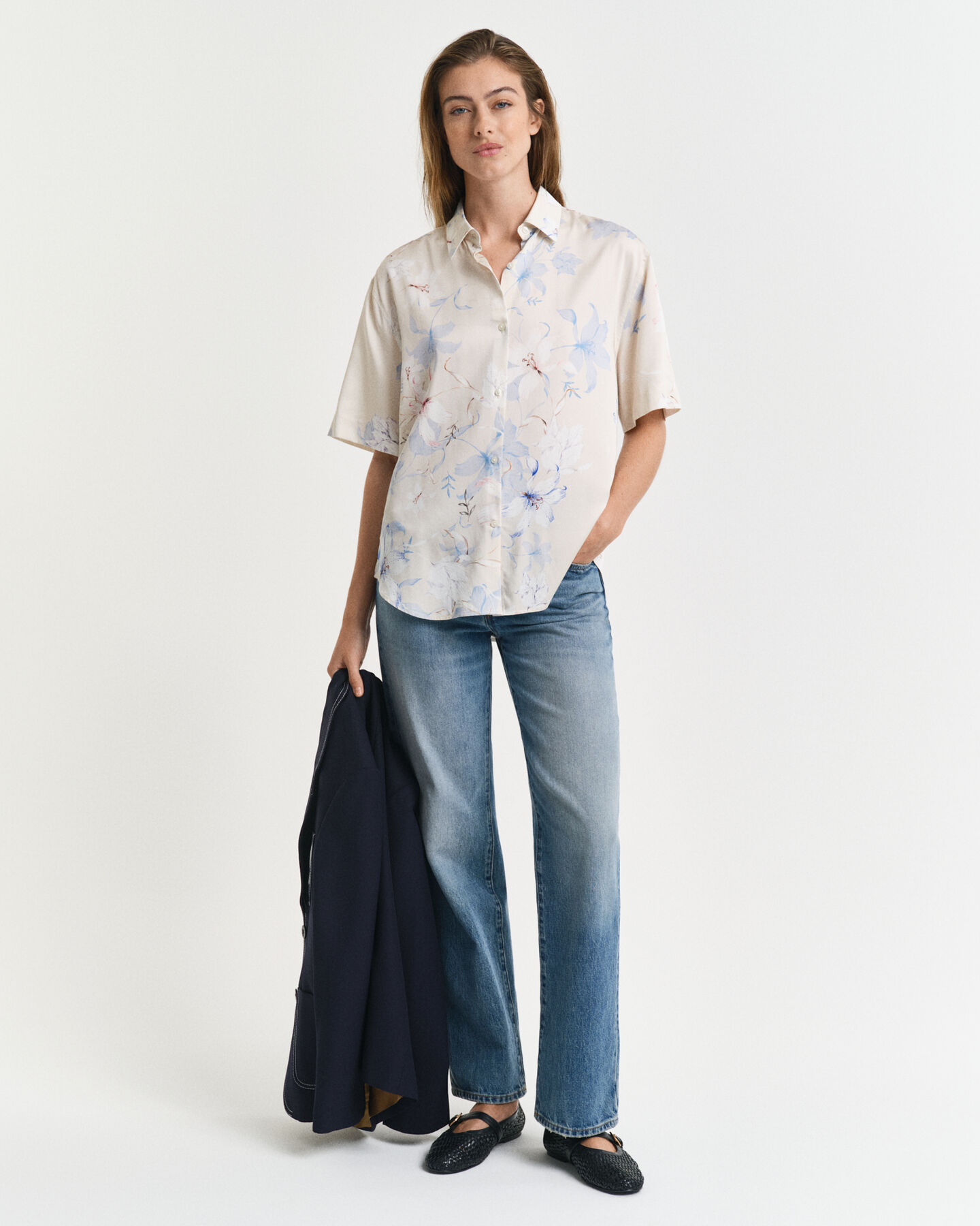 Camisa Regular Fit de manga corta con estampado de flores