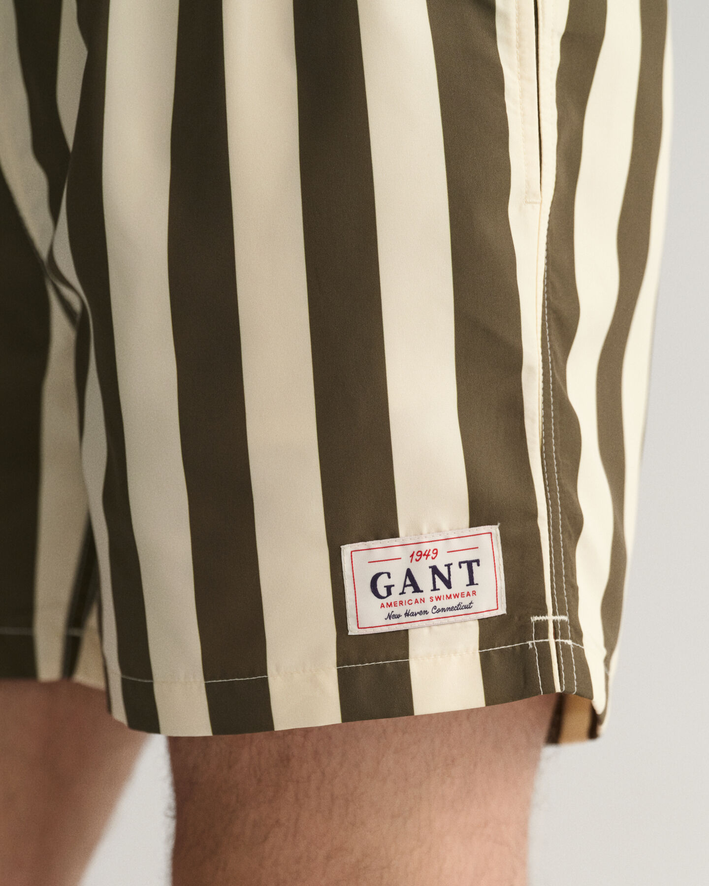 Ba&ntilde;ador Classic Fit con rayas en bloque