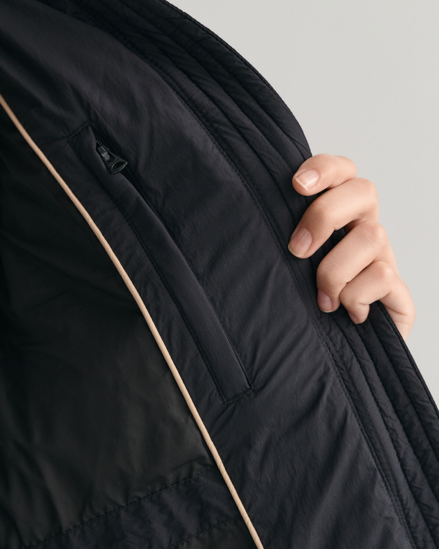 Chaleco de plumón y largo medio