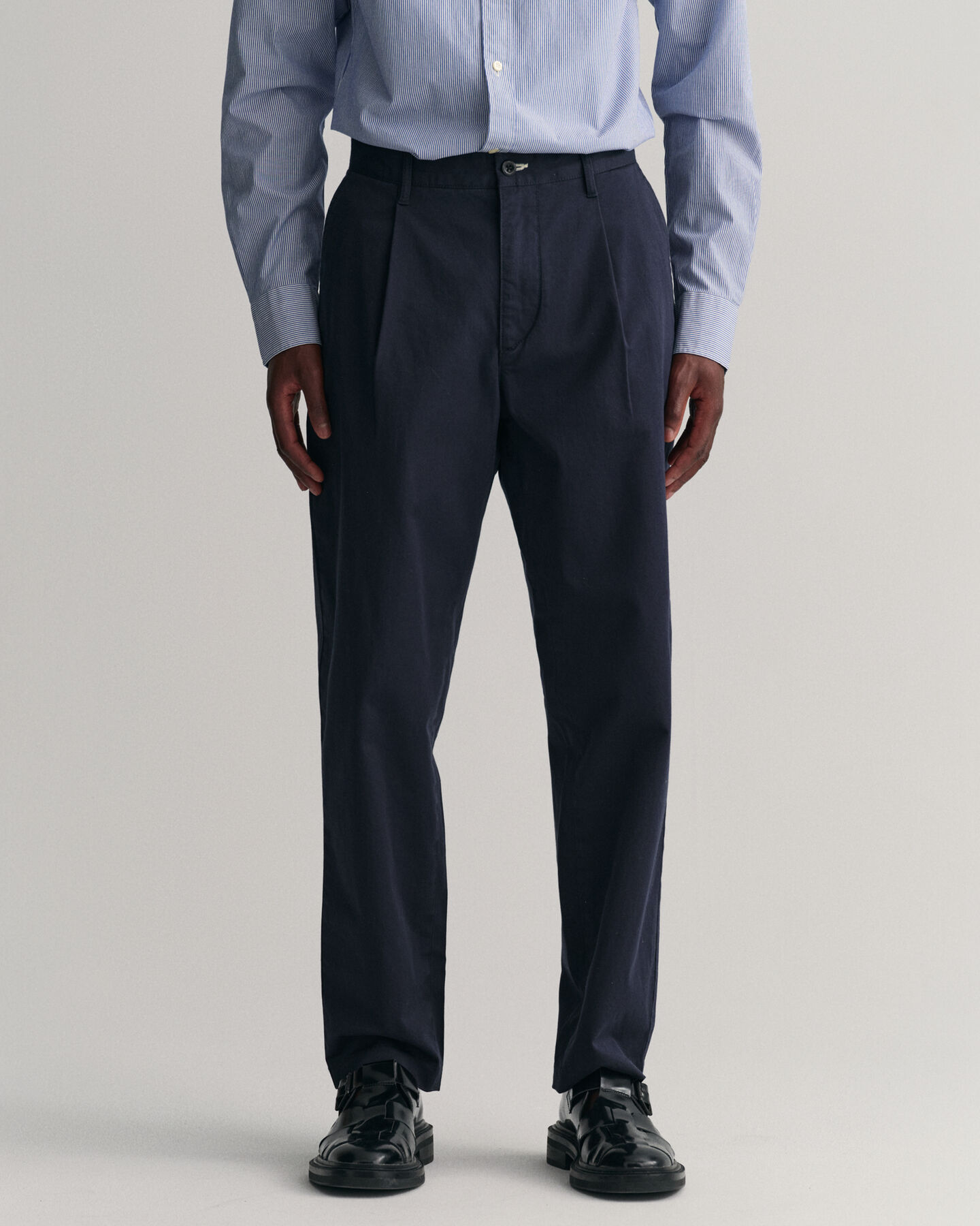 Pantalones chinos Slim Fit de sarga con pinzas